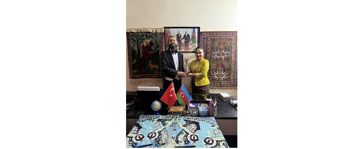 Dünyaca Ünlü Yazar Akif Manaf’a Anlamlı Ödül: “Barış Sanatı Ödülü”